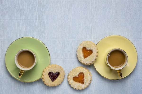 Jam heart biscuits and coffee — Stock Photo, Image