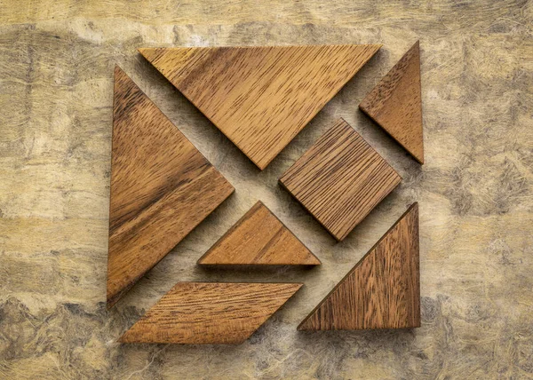 Rompecabezas de madera tangram —  Fotos de Stock