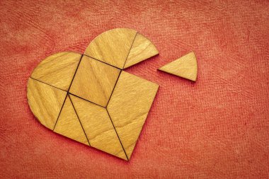 ahşap kalp tangram yap-bozu