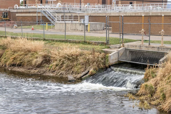 İşlenmiş ve temizlenmiş kanalizasyon çıkış