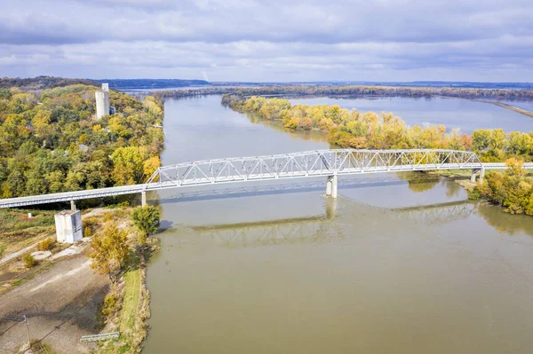 Brownville brug over overstroomde Missouri River — Stockfoto