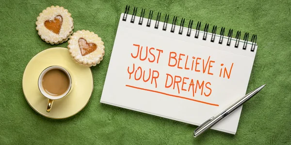 Po prostu uwierz w swoje sny inspirujący cytat — Zdjęcie stockowe