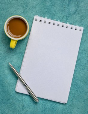 Boş spiral resim çizim defteri