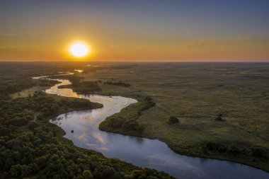 Nebraska 'da Kasvetli Nehir' in üzerinde gün doğumu