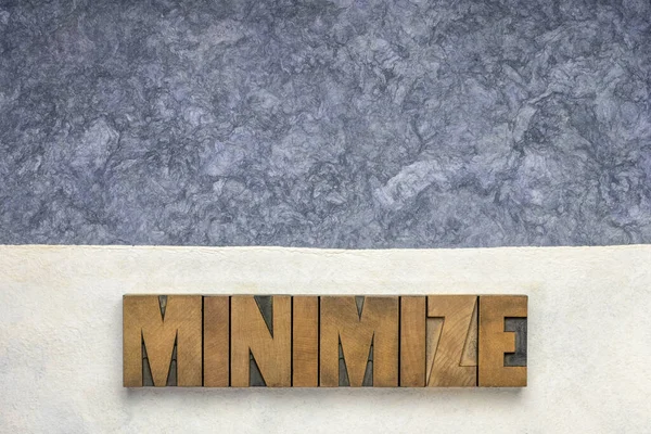 Minimizzare parola nel tipo di legno, concetto di minimalismo — Foto Stock