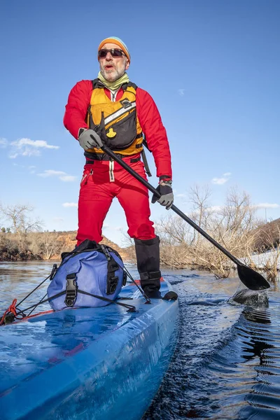 Stå upp paddling vinter träning — Stockfoto