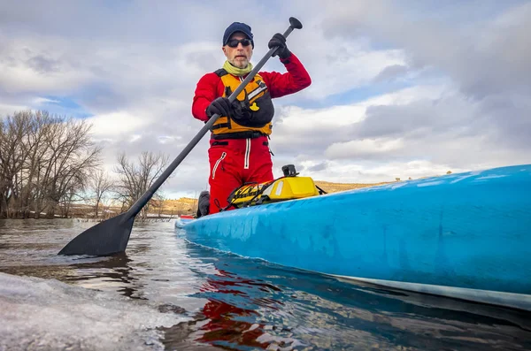 Levantarse remando entrenamiento de invierno —  Fotos de Stock