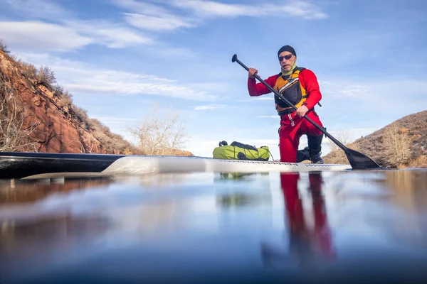 Stå upp paddling vinter träning — Stockfoto