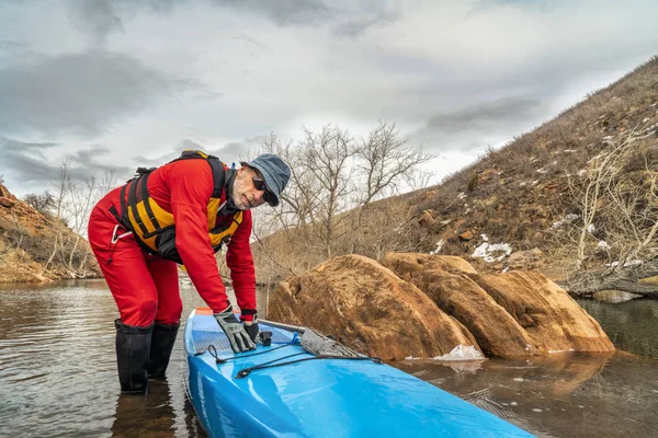 Stand up paddling allenamento invernale — Foto Stock