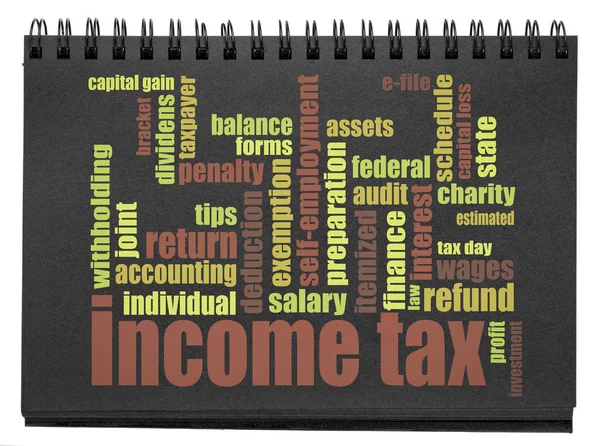 从白人 税收和金融概念中分离出来的黑色螺旋式笔记本中的收入税词云 — 图库照片