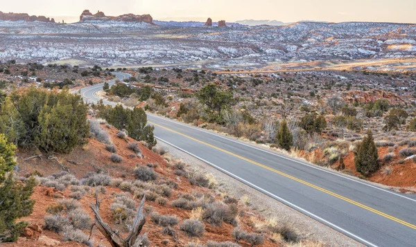 Inverno Alba Guida Autostrada Attraverso Arches National Park Vicino Moab — Foto Stock