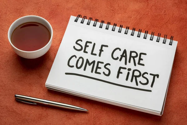 Self Care Viene Prima Tutto Promemoria Ispiratore Calligrafia Libro Schizzi — Foto Stock