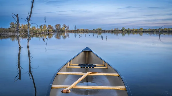 카누를 호수에 콜로라도주 북부에서 오락을 즐기는 — 스톡 사진