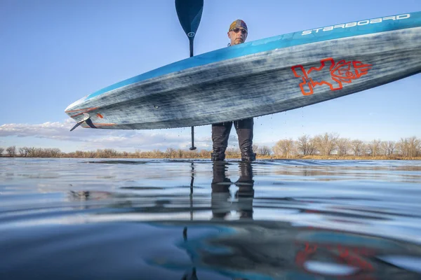 Fort Collins Usa March 2020 Senior Male Paddler Carrying Starboard — Stock Photo, Image