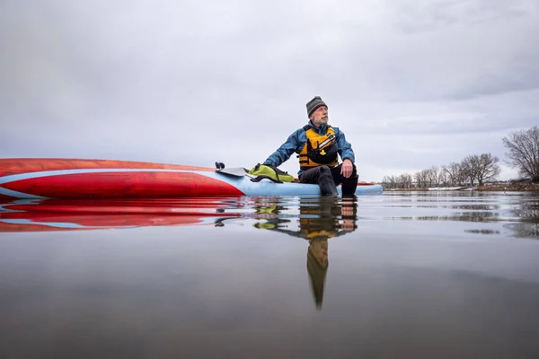 Solo Lake Paddling Social Distancing Recreation Coronavirus Pandemic Senior Male — Stock Photo, Image