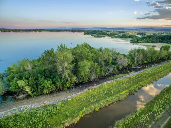 Sjö Lonetree Reservoir Och Bevattning Dike Norra Colorado Foten Nära — Stockfoto