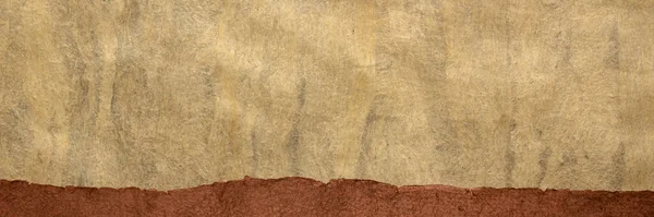 茶色のフィールド 手作りのテクスチャ紙 パノラマのウェブバナーのシートで作成された地球のトーンの抽象的な風景 — ストック写真