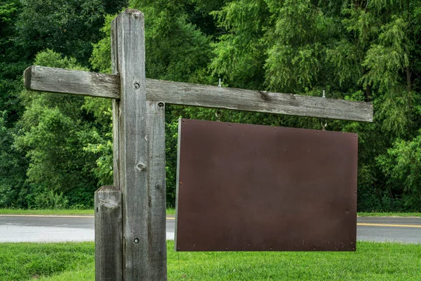 Entrada Blanco Del Parque Señal Sendero Contra Árboles Verdes — Foto de Stock