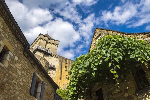 Edifícios medievais em Belves; Dordogne; França — Fotografia de Stock