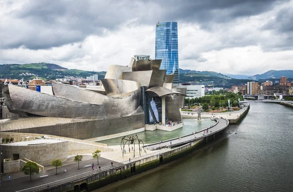 Guggenheim Museum by the architect Frank Gehry in Bilbao — Stock Photo, Image