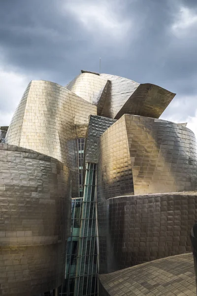 Mimar Frank Gehry de Bilbao Guggenheim Müzesi