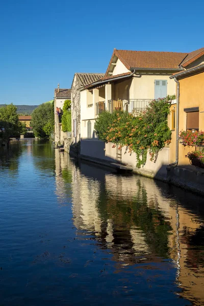 Architecture detail in L'Isle-sur-la-Sorgue in Provence — 스톡 사진