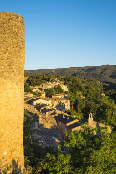 Traveling in the village of Menerbes Luberon Provence France — Stock Photo, Image