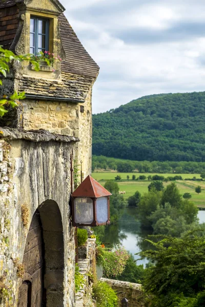 Paesaggio intorno ai villaggi di Limeuill nella Valle della Dordogna in Francia — Foto Stock