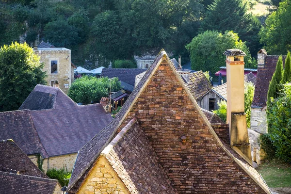 ドルドーニュ渓谷のカステルノー・ラ・シャペル城周辺の村｜Perigord Niore France Europe — ストック写真