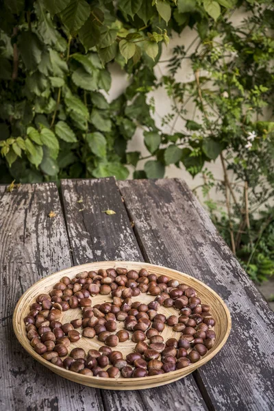 Hazelnuts on wood background — Stock Photo, Image