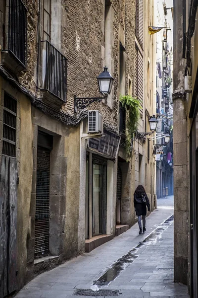 Barcelona'da tarihi çeyreğinde sokak görünümü — Stok fotoğraf