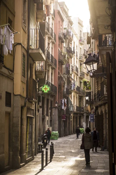 Street view i född kvartalet i Barcelona — Stockfoto