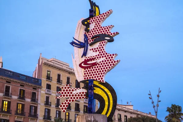 El Cap de Barcelona eller skulpturen La Cabeza de Barcelona av Roy L — Stockfoto