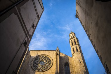 Barcelona'da d. çeyreğinde Santa Maria del Mar Kilisesi 