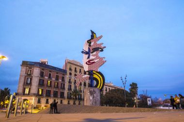 El Cap de Barcelona veya La Cabeza de Barcelona Roy L 'in heykeli