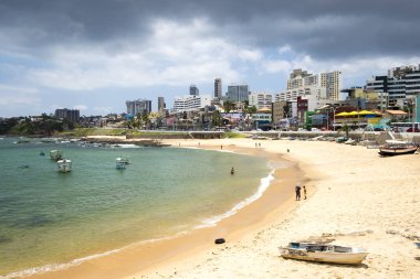 insanlar Farol de Barra plaj keyfi