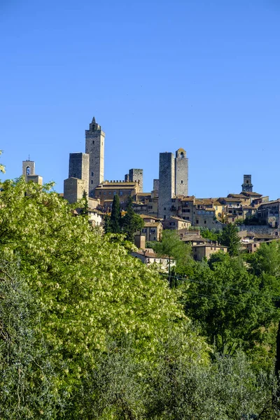 San Gimignano is a small medieval hill town in Tuscany — Stock Photo, Image