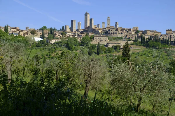 San Gimignano är en liten medeltida stad i Toscana — Stockfoto