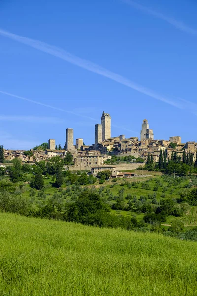 San Gimignano är en liten medeltida stad i Toscana — Stockfoto