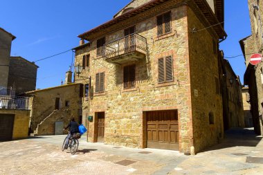 Pienza ortaçağ şehir sokaklarında