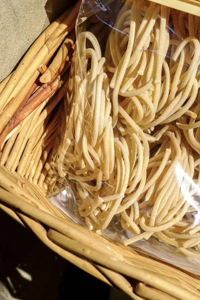 Pasta en una tienda en el pueblo de Pienza Toscana Italia — Foto de Stock