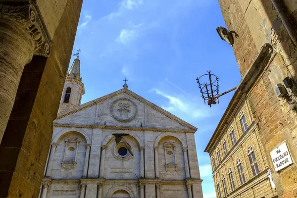 Piazza Pio II in Pienza Tuscany — Stock Photo, Image