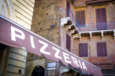 Siena ana meydanı Piazza del Campo pizzacıda mı 