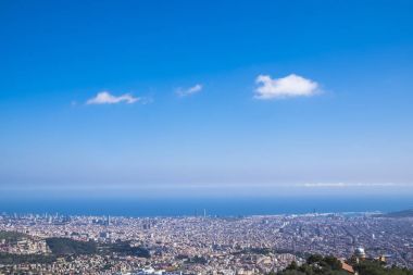 Tibidabo Dağı üzerinden Katalan başkentinin panoramik görünüm