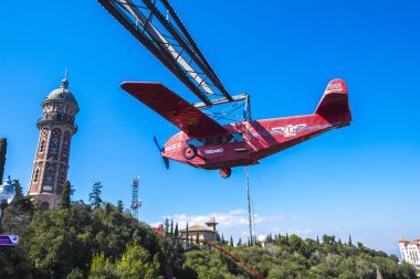 Tibidabo eğlence parkı, Tibidabo, Barcelon uçak atlıkarınca