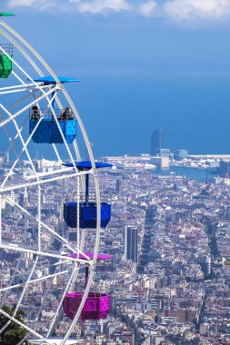Tibidabo Dağı üzerinden Katalan başkentinin panoramik görünüm