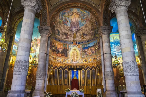 Tibidabo üzerinde Sacred Heart expiatory Kilisesi