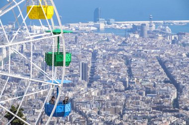 Tibidabo Dağı üzerinden Katalan başkentinin panoramik görünüm