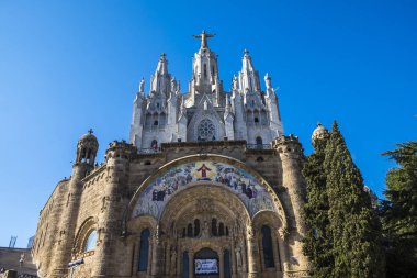 Tibidabo üzerinde Sacred Heart expiatory Kilisesi