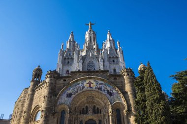 Tibidabo üzerinde Sacred Heart expiatory Kilisesi